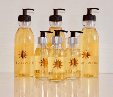 Bain d’Amour : savon liquide artisanal d'hélichryse, huile d'olive, noix de coco, tea tree. Un bain d'amour aux parfums authentiques