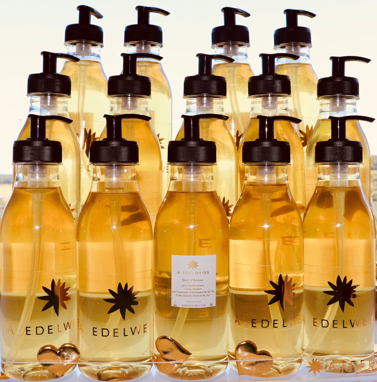 Bain d’Amour : savon liquide artisanal d'hélichryse, huile d'olive, noix de coco, tea tree. Un bain d'amour aux parfums authentiques
